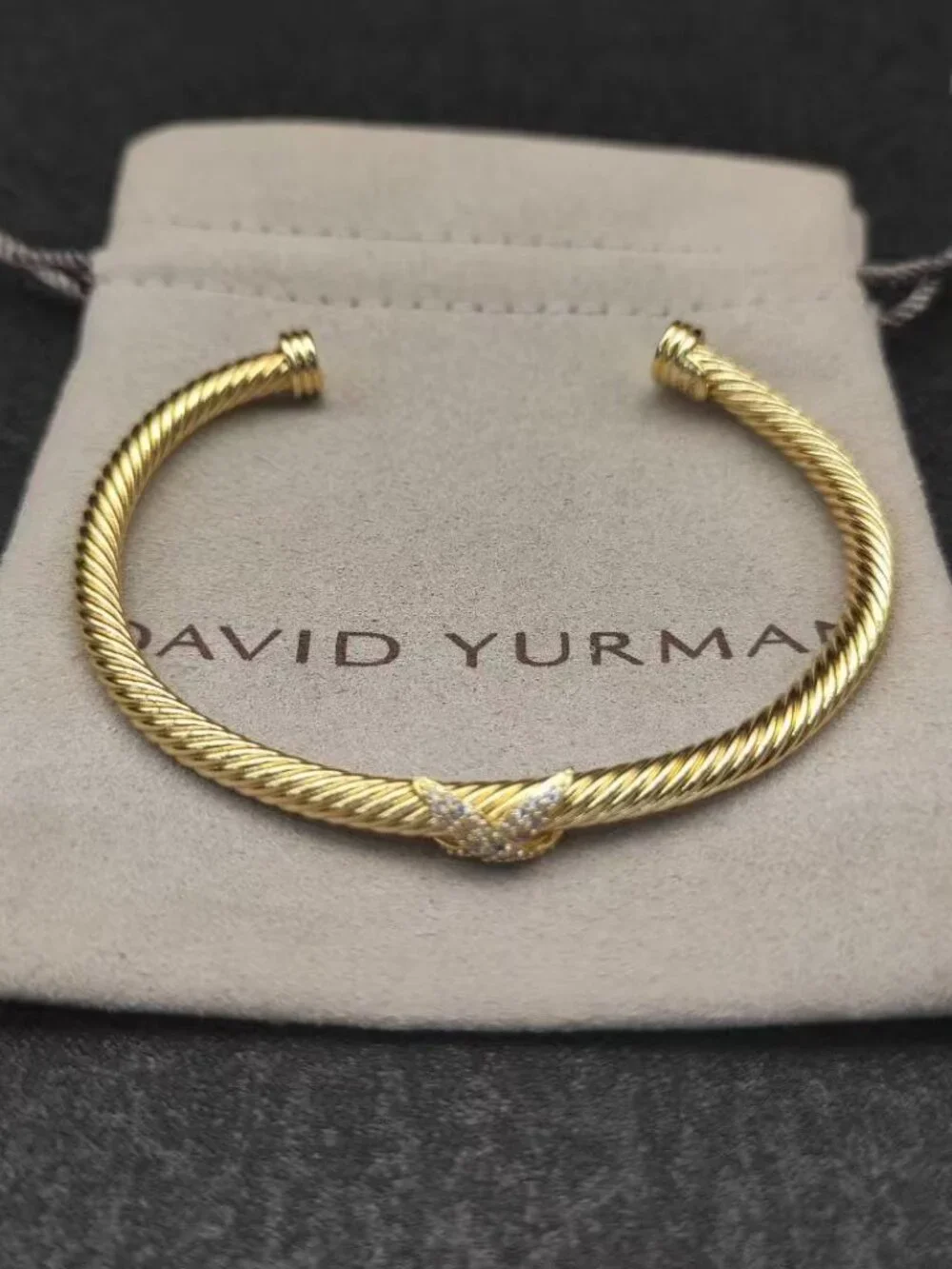 David Yurman's bracelet with a cross motif 4mm